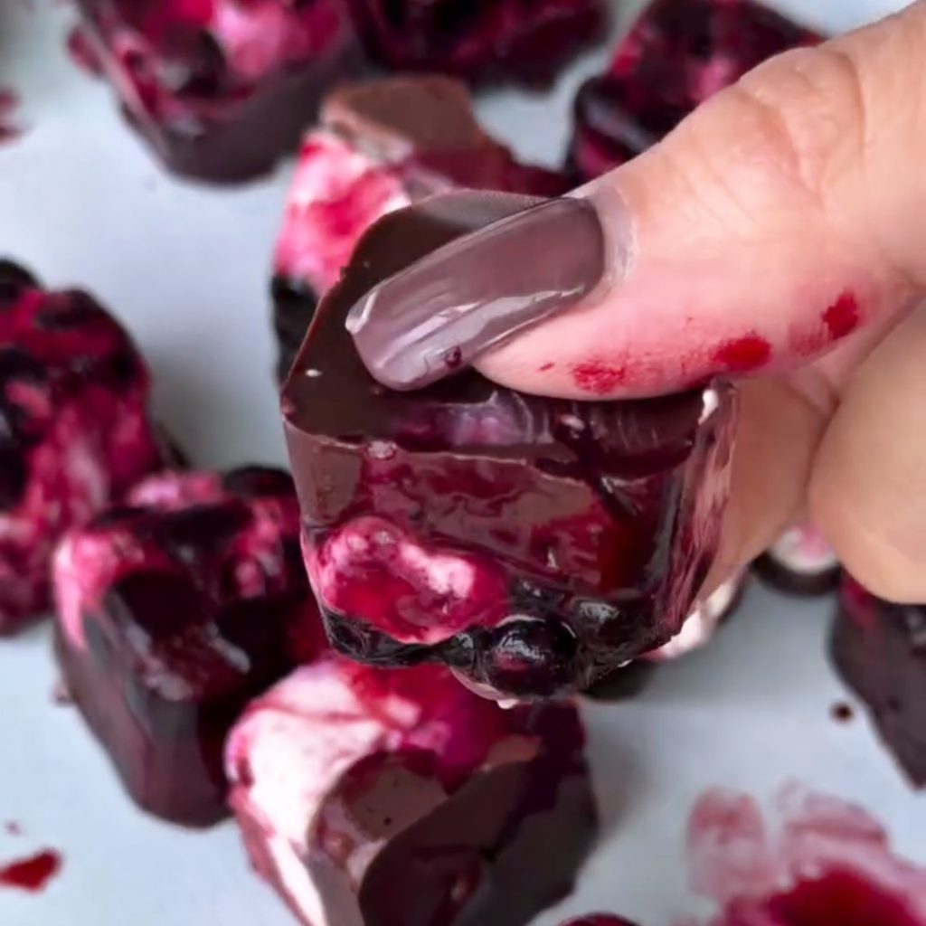 Irresistible Frozen Yogurt Dessert Bites (5 Ingredients!)