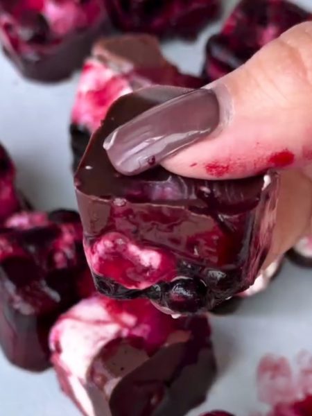 Irresistible Frozen Yogurt Dessert Bites (5 Ingredients!)