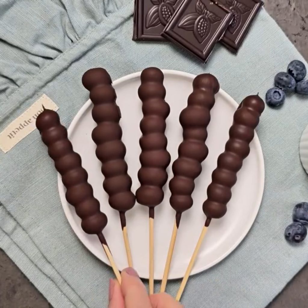 chocolate covered blueberry skewers