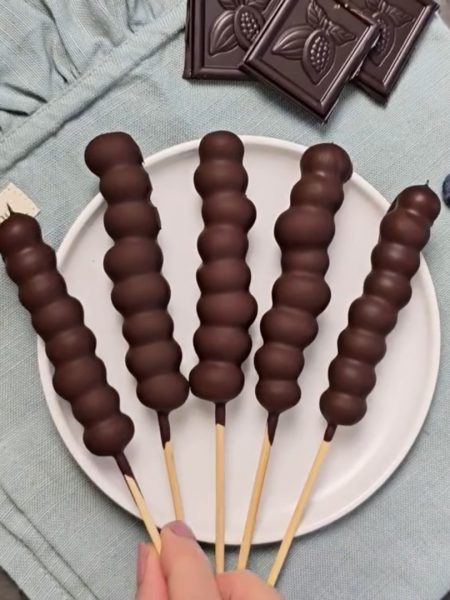 chocolate covered blueberry skewers