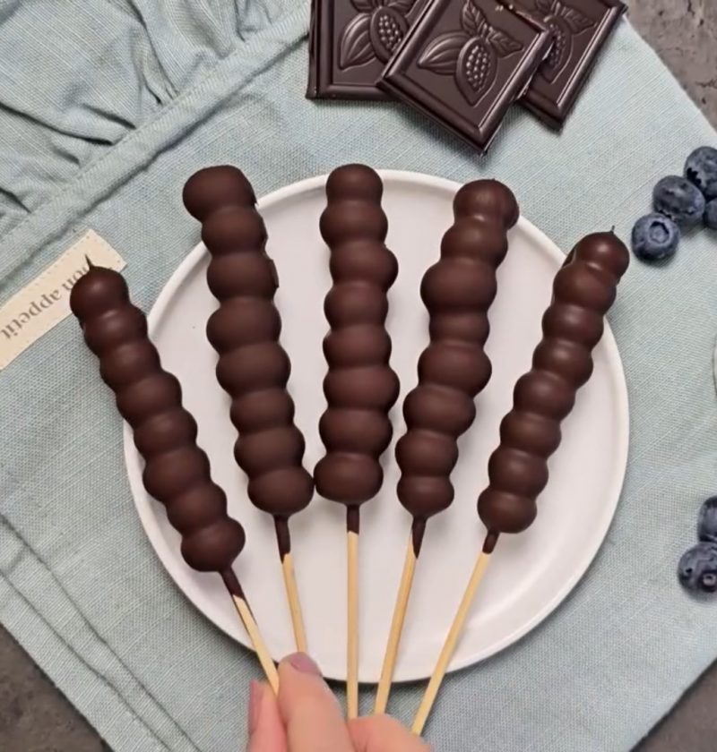 chocolate covered blueberry skewers