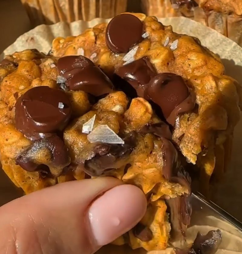 Healthy Pumpkin Muffins (Irresistibly Moist & Easy!)