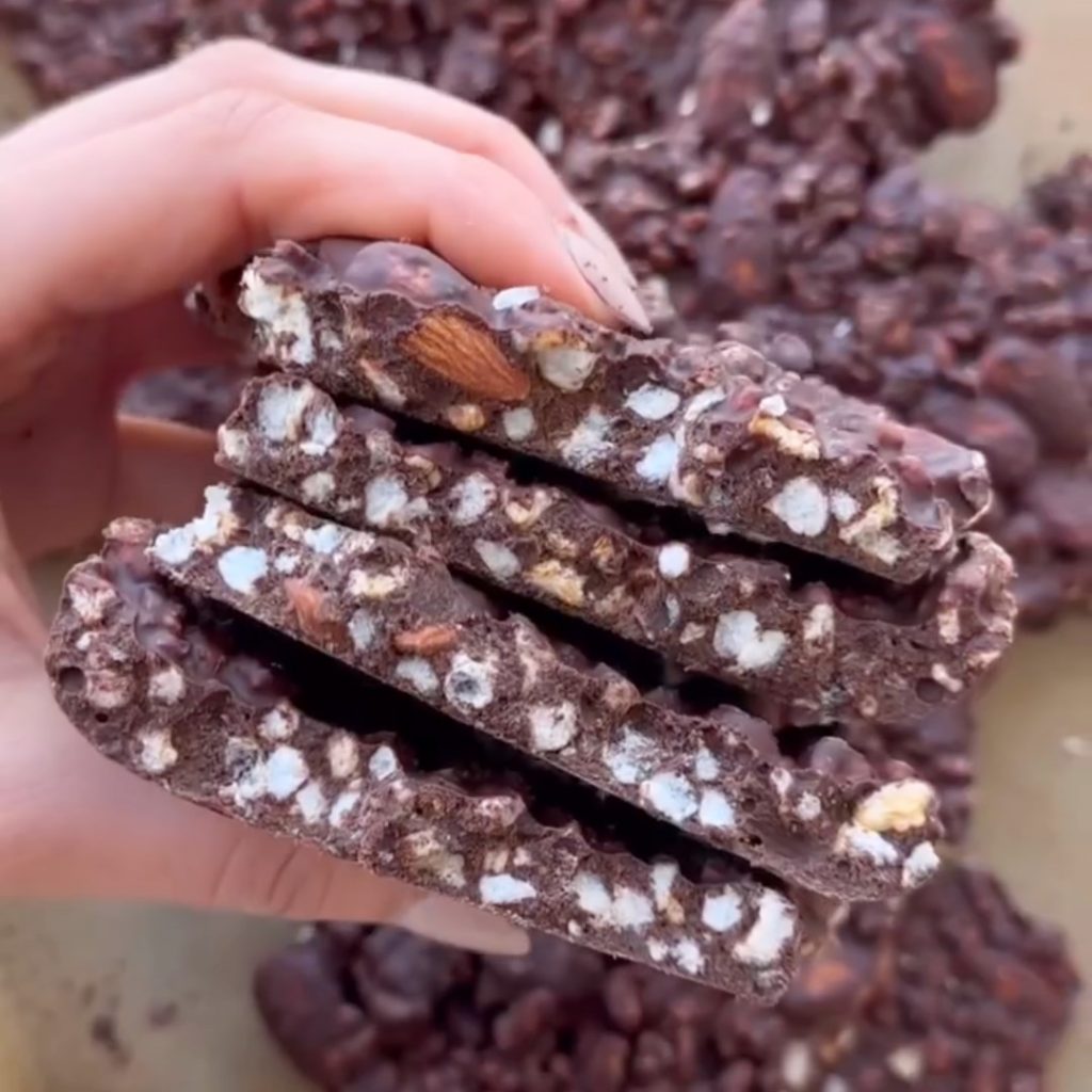 Puffed Rice Cakes with Chocolate & Almonds (No-Bake!)