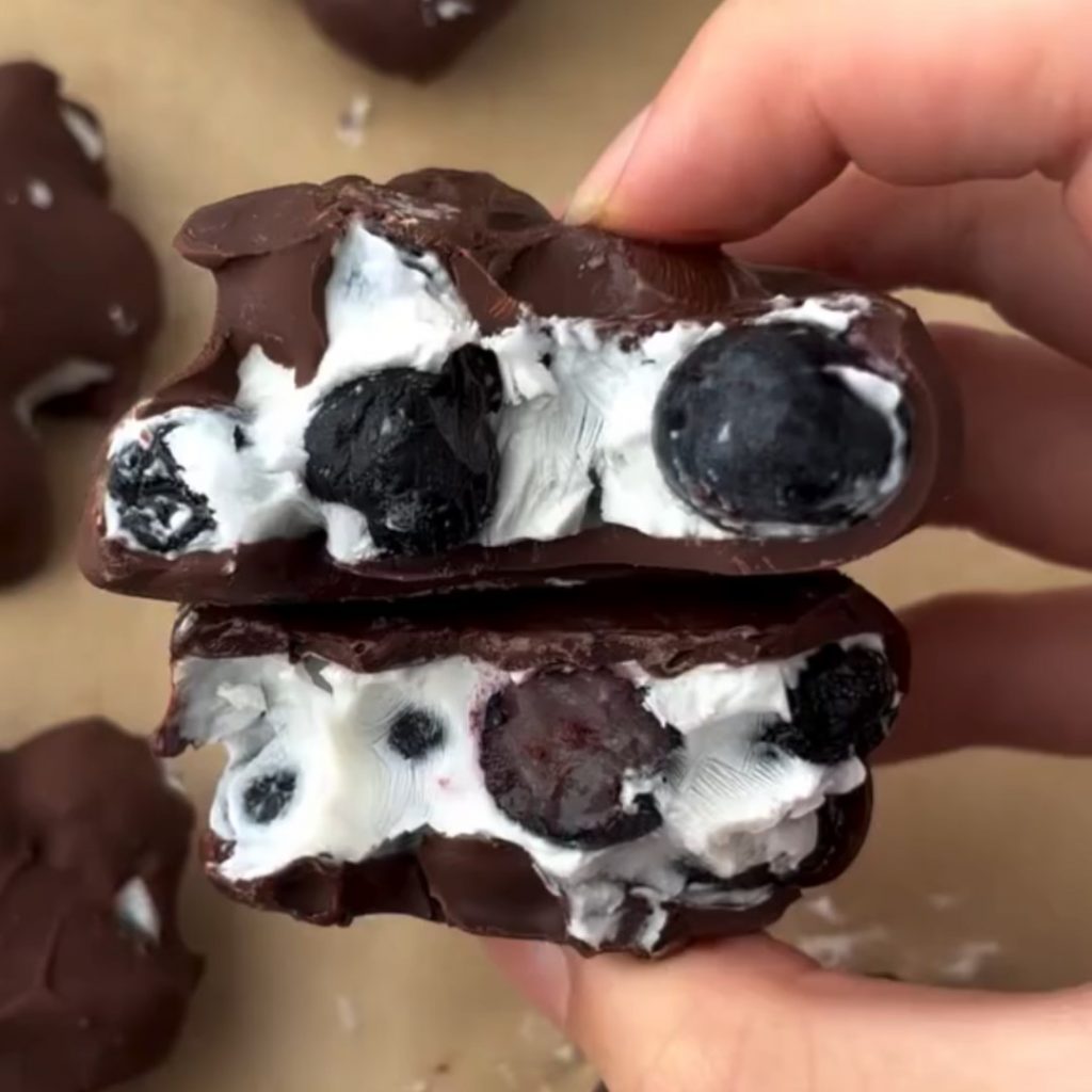 Blueberry Yogurt Clusters: Irresistible Frozen Treat in 5 Minutes