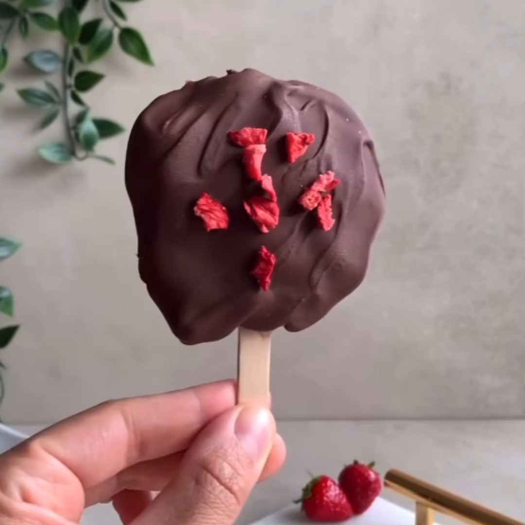 Strawberry Popsicles Recipe: Irresistible 3-Ingredient Frozen Treats